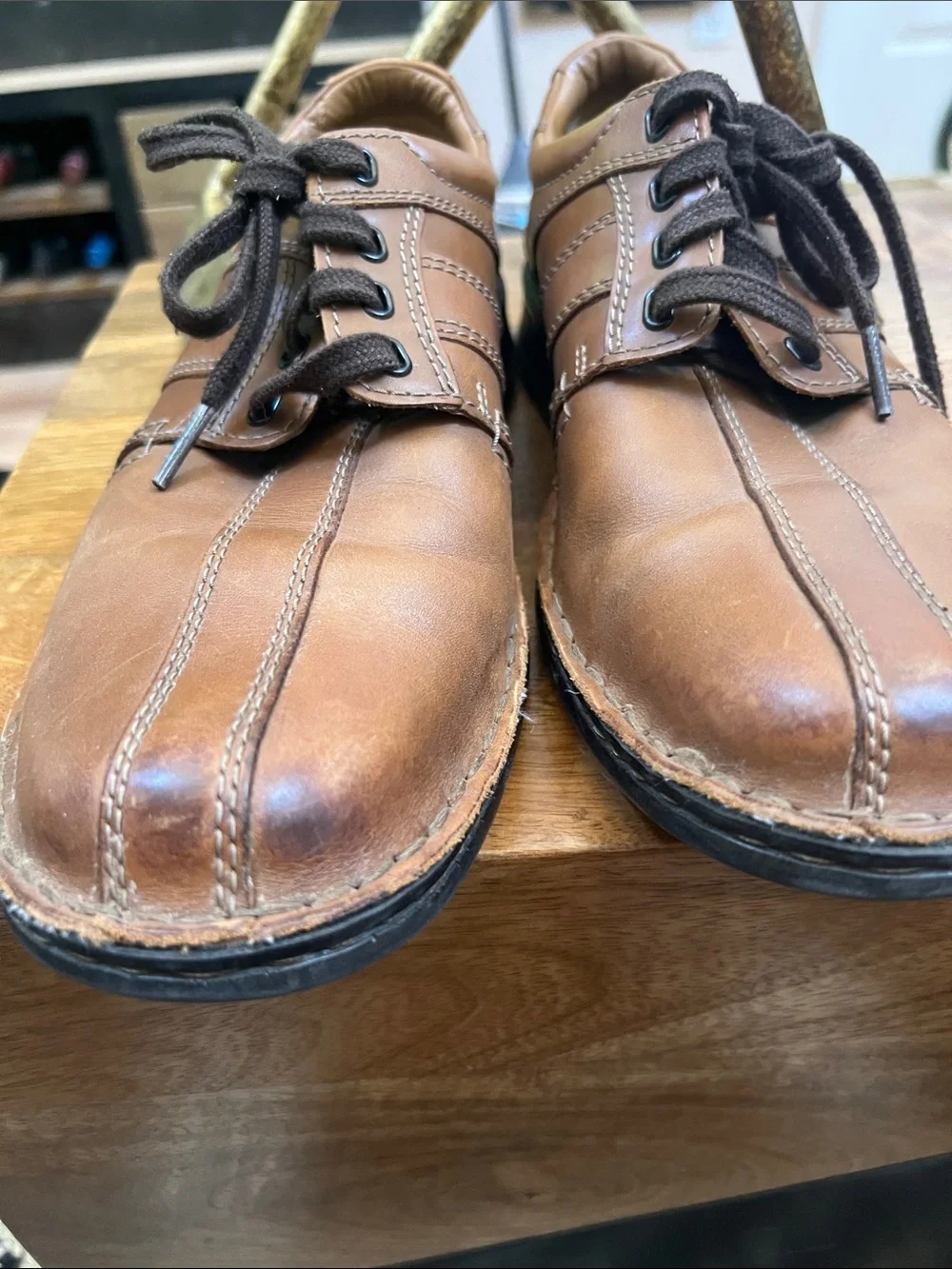 Clarks Men's Tan Leather Lace-Up Oxfords